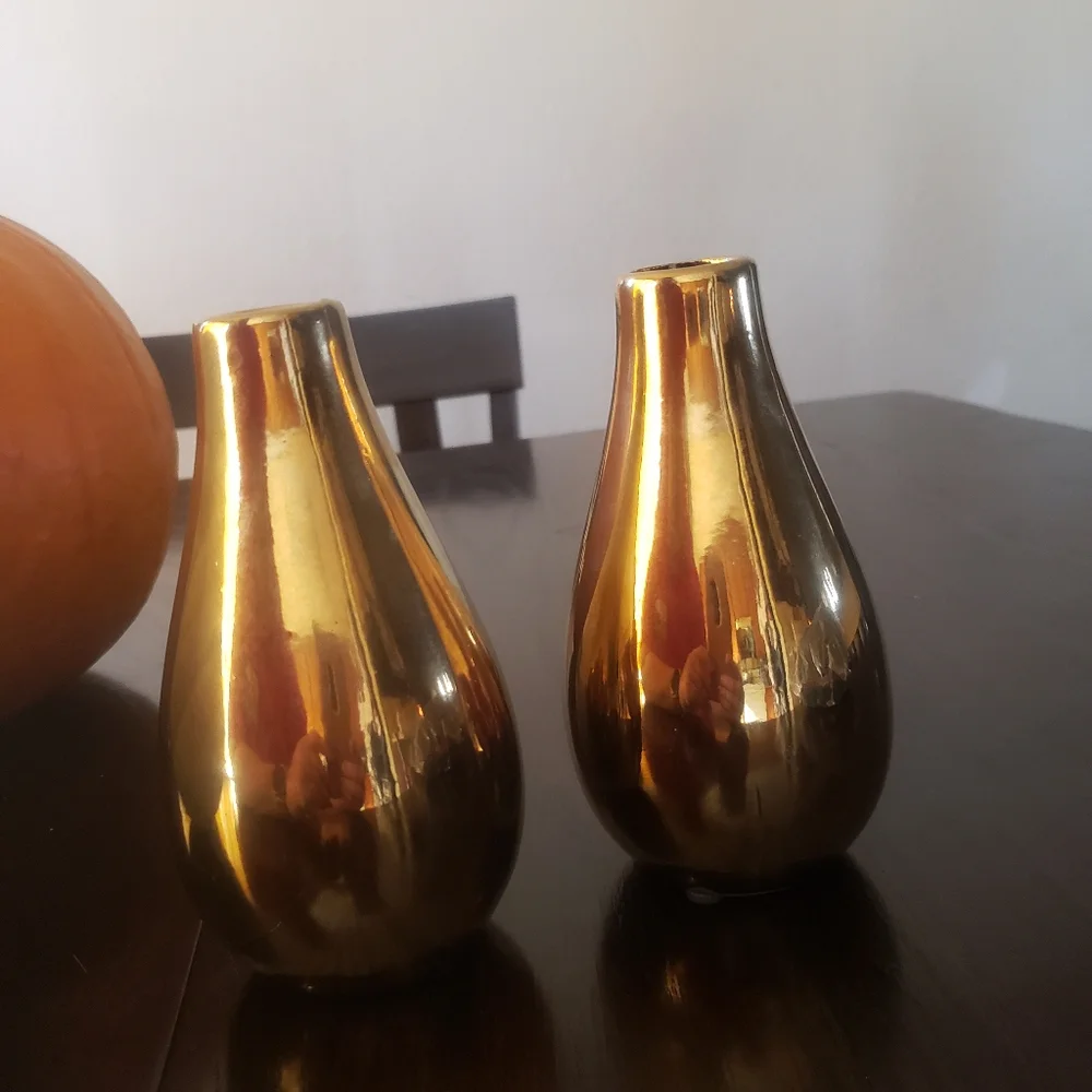 Pair 6" Gold‎ Vases - Picture 3 of 3